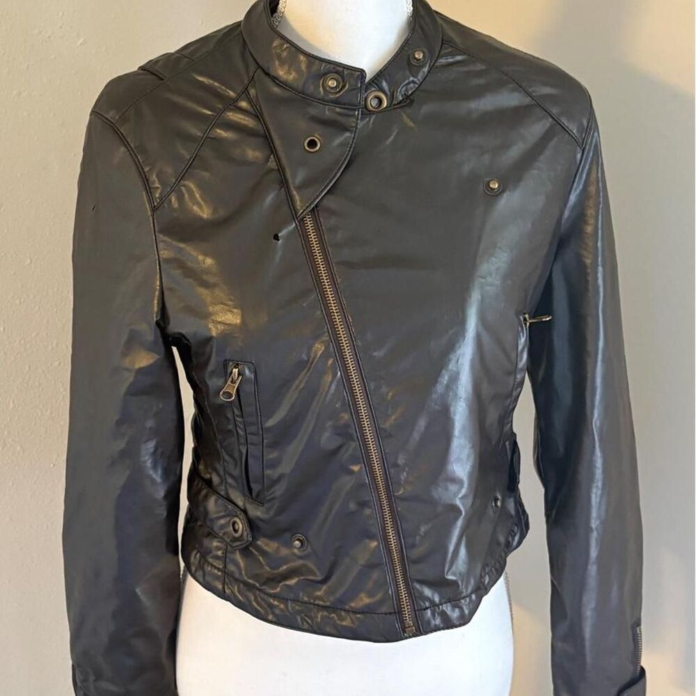 dark brown cropped jacket by korean brand “just one”